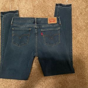 Women’s Levi 711 skinny jeans